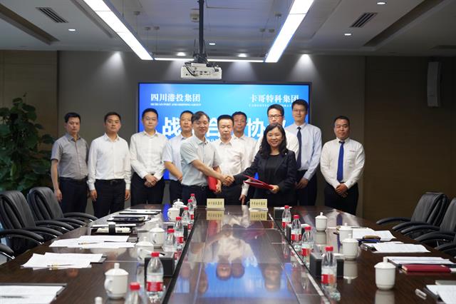 Cargotec, Kalmar and SPSI officials sign an agreement