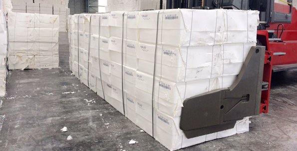BA heavy-duty pulp bale clamp handling, with colorless arms welded to the arm carrier.