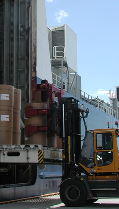 According to the paper type, which can be Tissue, board, Kraft liner, newsprint, high quality magazine product and more, reels weight and diameter can have huge differences.
