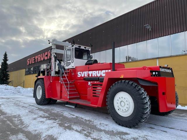 Now, that's a big forklift