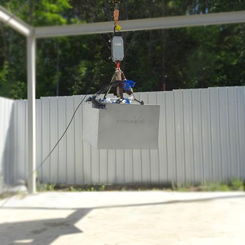 3,000lbs lithium battery successfully passes a 1-meter drop test, capable of discharging and Turbo Charging without requiring repairs.
