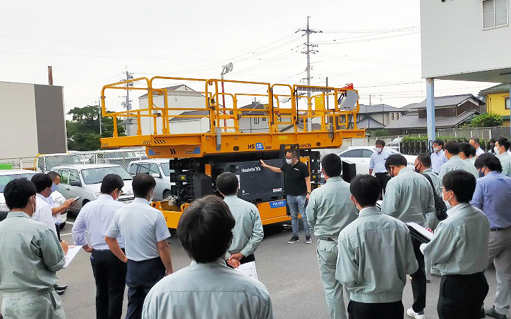 Haulotte shows off in Japan