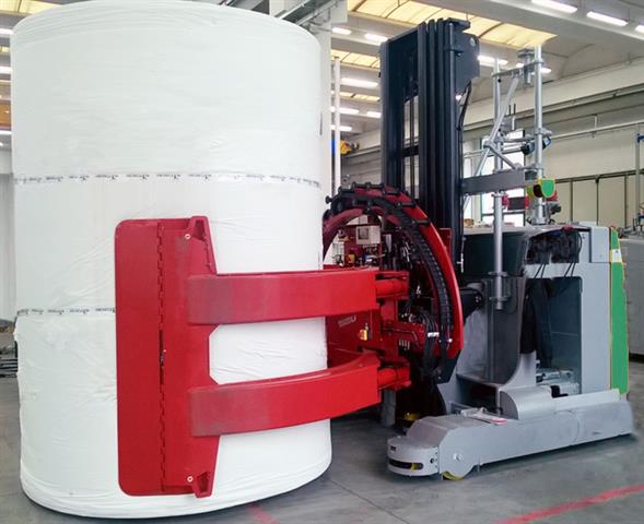 Bolzoni Auramo Tissue paper roll clamp fitted on an AGV lift truck.