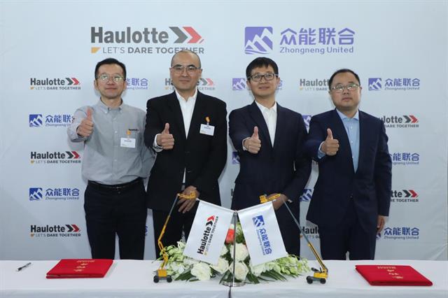 Jett Wang and Harry Wang (Haulotte China) with Yang Tianli and Liu Aiguo (Zhongneng United)