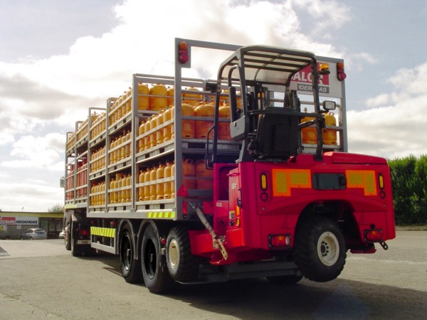 More employees for truck-mounted forklift brand Moffett will lose their jobs as demand in the construction sector falls.