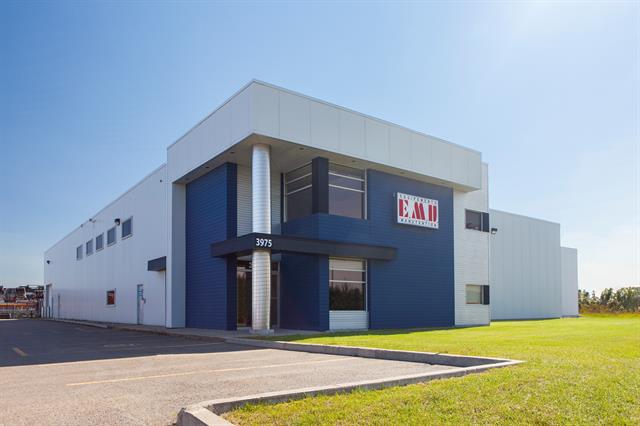 The order was placed by dealer Équipements EMU