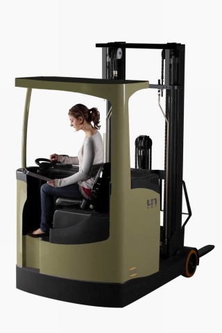 UN U-series Reach Trucks
