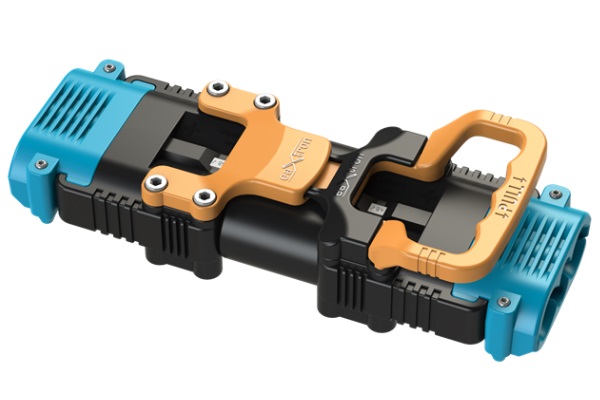 Eaxtron's new 430A Fast Charge connector.