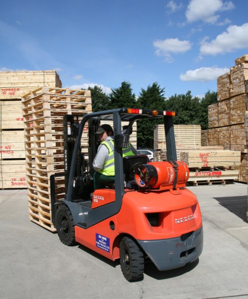 The new Nexen forklift has been assigned to handle the supply of wood to a brand new production line.