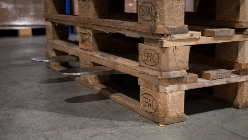 KOOI<sup>®</sup>ReachForks problem solver when handling EUR-pallets