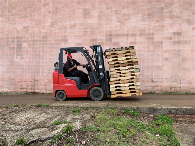 Moving the pallet stacks