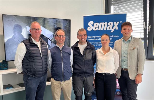 From left: Olof Persson and Tobias Ingemarsson (Semax), Roland Gruber, Sandra Unterweger and Harald Gasser (Profiservice)