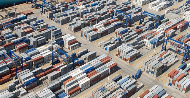 Baltic Hub trials hybrid cranes