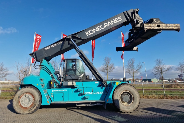 SMV 4535 TC5, 2018, 45T Reach Stacker.