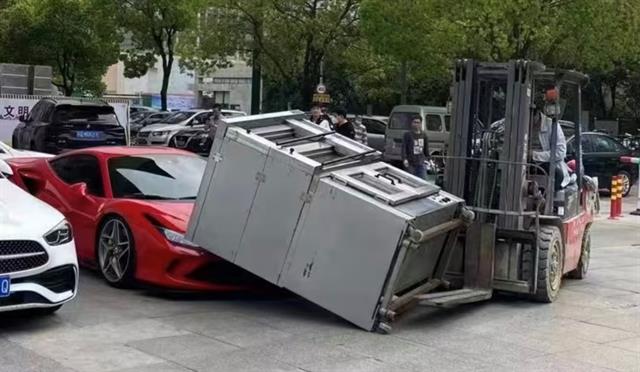 Forklift fail of the week