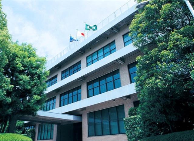 Toyota admits breaches of engine standards