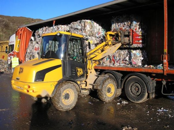 John Wade Group has expanded its fleet with hi-spec JCB Loadall telehandlers.