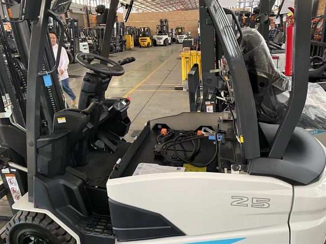 EKT offers three types of prismatic battery cells with capacities of 135 Ah, 150 Ah, and 175 Ah