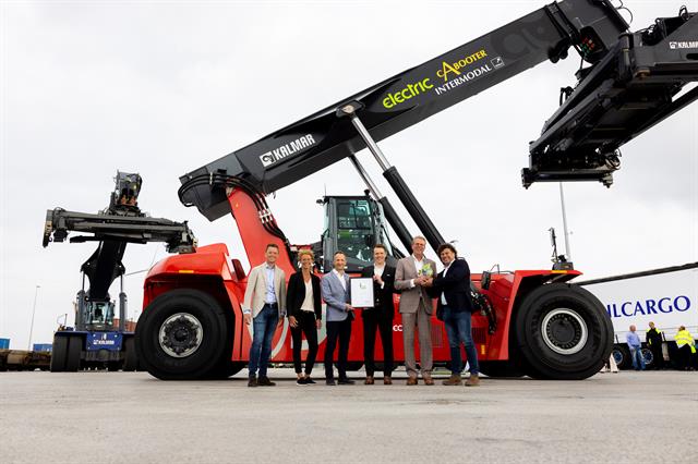 Cabooter takes delivery of electric reachstacker