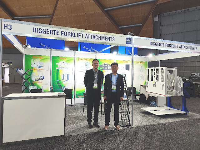 Shanghu XIAO and Shawn HUO from Riggerte Attachments ready to talk about their product range.