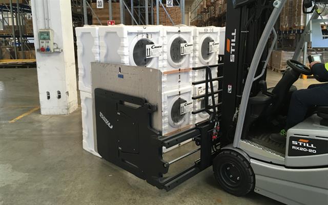 The Silver Line Carton Clamp LC-C model is perfect to suit handling applications where it is required to have an attachment with very robust endurance.