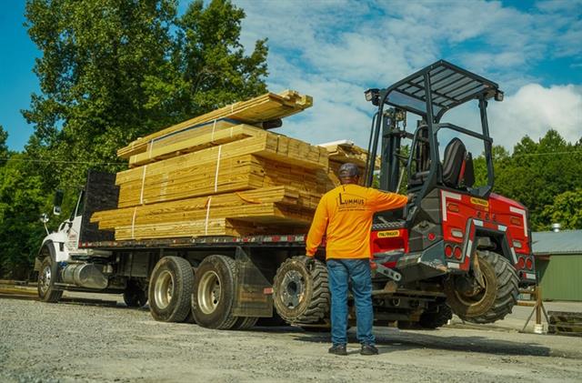 Each PALFINGER FHS model has side-mount controls that allow the operator to mount and dismount the forklift from ground level without overextending themselves.