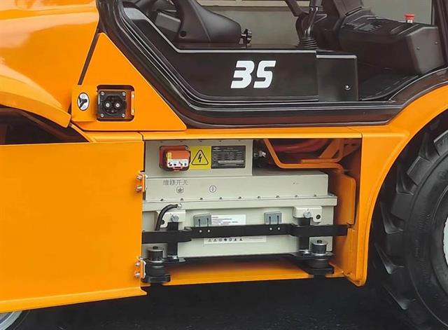 Hangcha's new rough terrain forklift range comes with a rechargeable lithium battery