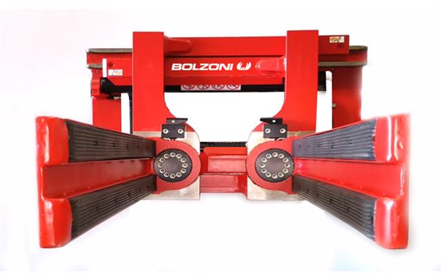 All BOLZONI parallel clamps can be
equipped with arms of any type in order to
solve a variety of handling requirements.