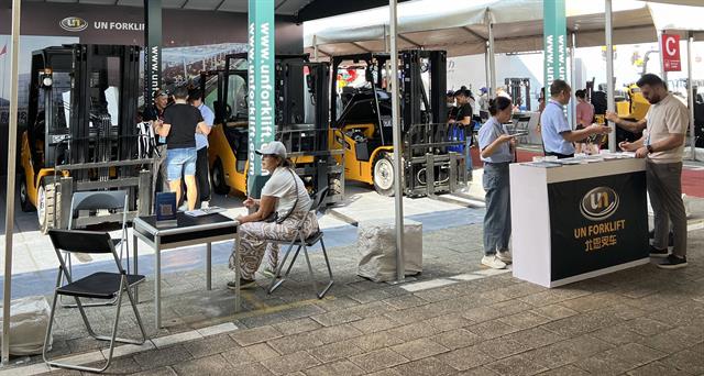 The new forklifts were on display at the 134th Autumn Canton Fair in Guangzhou