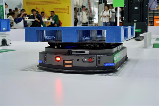 ForwardX Robotics reveals new AMR model