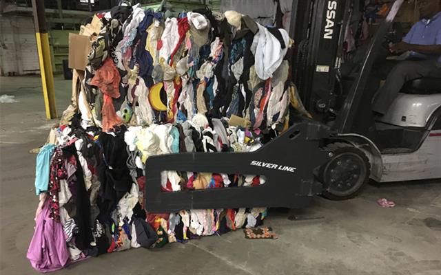 The Bolzoni LC-G Silver Line bale clamp is particularly suitable for high production volumes.