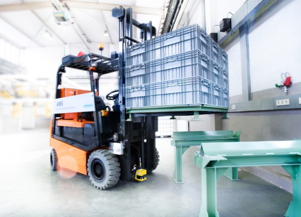 Siemens's new navigation system allows forklifts to move on their own.