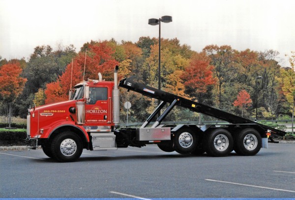 In the US, cable hoists are more common than hook lifts that are widely used in Europe.