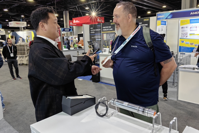At Modex WINROLLER talked customers through their motor drive rollers.