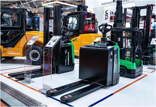 X Series Hi-Range Pallet Truck and Stacker with Lithium Power