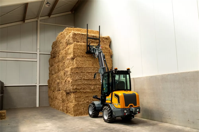 Giant unveils new electric telescopic loaders