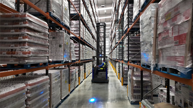 Astonish chooses Mitsubishi forklifts for warehouse