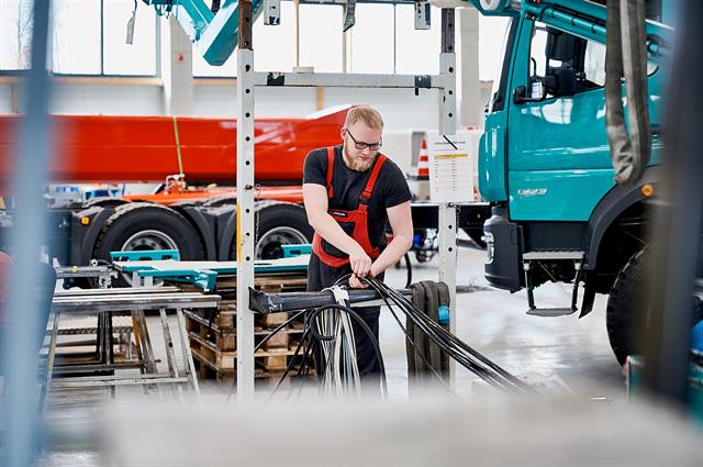 Palfinger opens European access platform hub