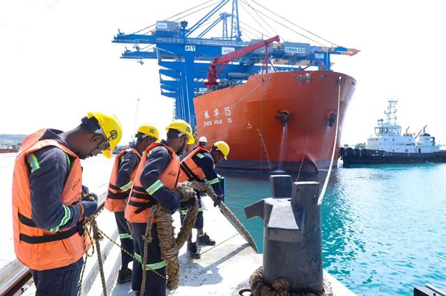 US raises tariffs on Chinese STS cranes