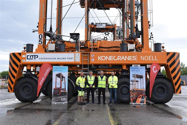 Konecranes hands over straddle carriers in Copenhagen