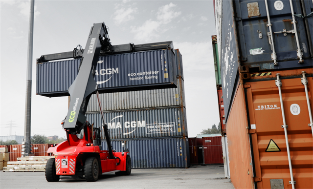 Maritime Transport orders 8 Kalmar reachstackers
