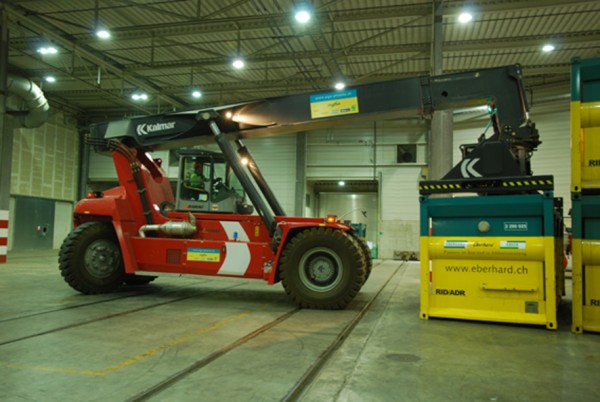 The Kalmar DRF450-60S5X reach stacker moving the special containers.