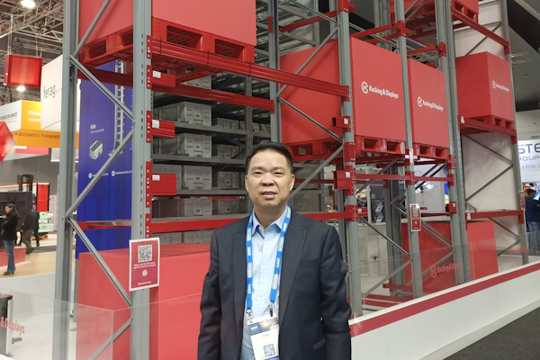 Chairman of Zhejiang Shanghong Shelf Co.,Ltd. Gray Zhang shows off an impressive racking display.