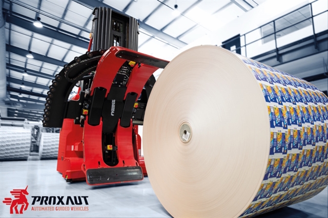 Aurmao clamp for AGV allows to handle and stack very bulky rolls maximizing warehouse space and operational time.