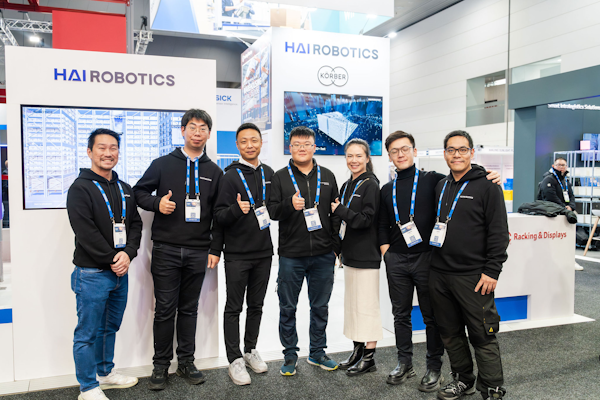 A lovely team picture of the Hai Robotics team, who look like they are still having fun on day 3.