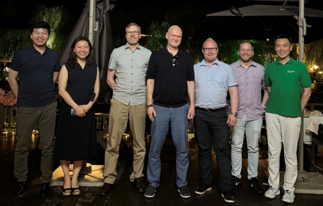 Lianjie Lee, Yaxin Guan, Panu Lehikoine, Jarmo Reunanen, Markus Kaikkonen, Jacob Lish and Nicolas Chee.