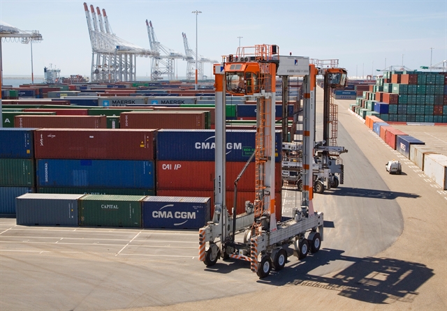 GMP Le Havre signs deal for 26 hybrid straddle carriers