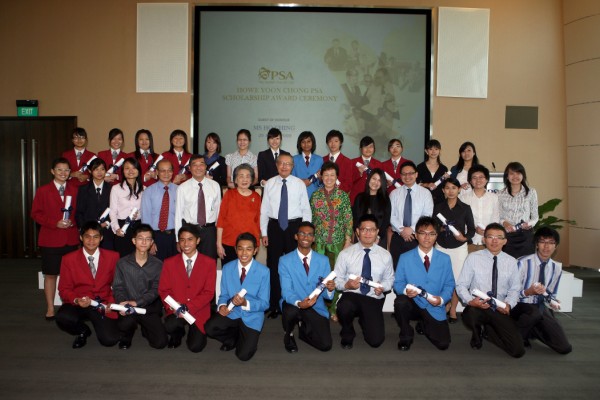 The pioneer batch of Howe Yoon Chong PSA scholars with Ms Ho Ching,executive director and CEO of Temasek Holdings (middle row, 6th from right), and Mr Fock Siew Wah, group chairman of PSA International (middle row, 7th from right).