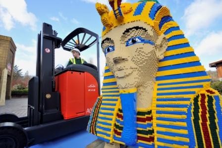 A Linde R14-G reach truck helped raise a six-metre high Pharaoh statue made from 200,000 Lego bricks on its stand.