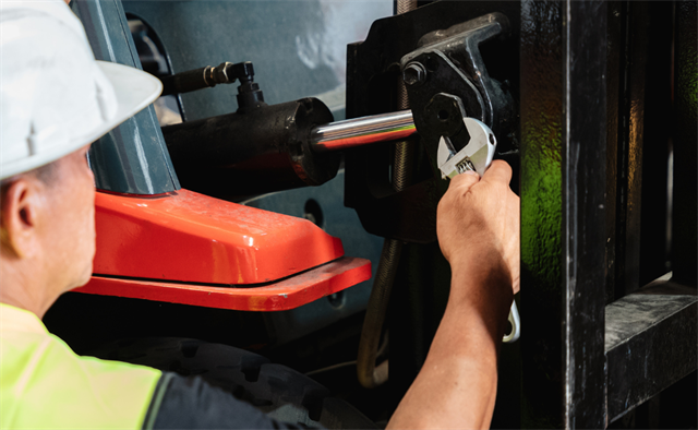 Are mobile forklift technicians being paid for travel?